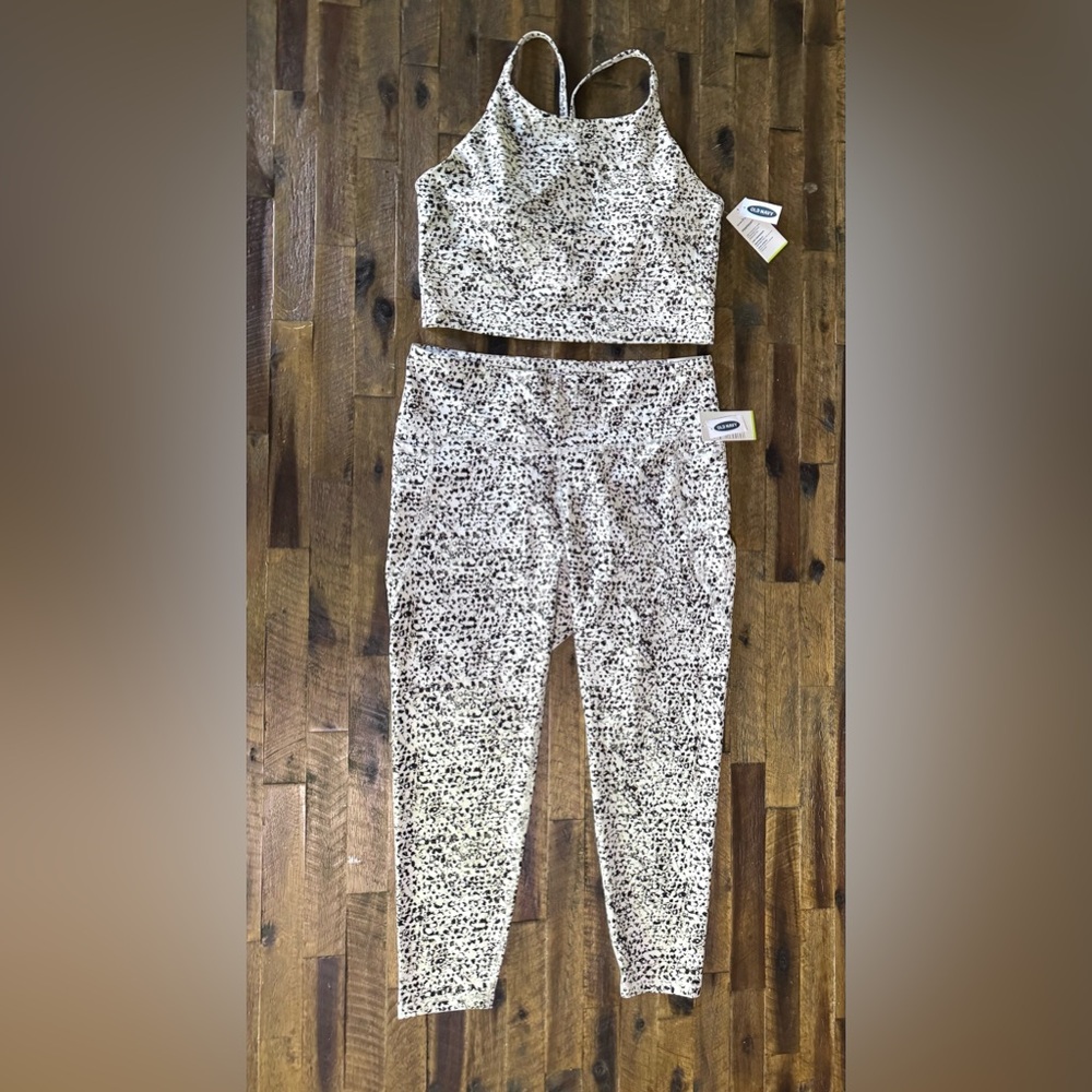 NWT Power Soft Old Navy Active SET- Black/White Sports Bra(XL) and Leggings(XXL)